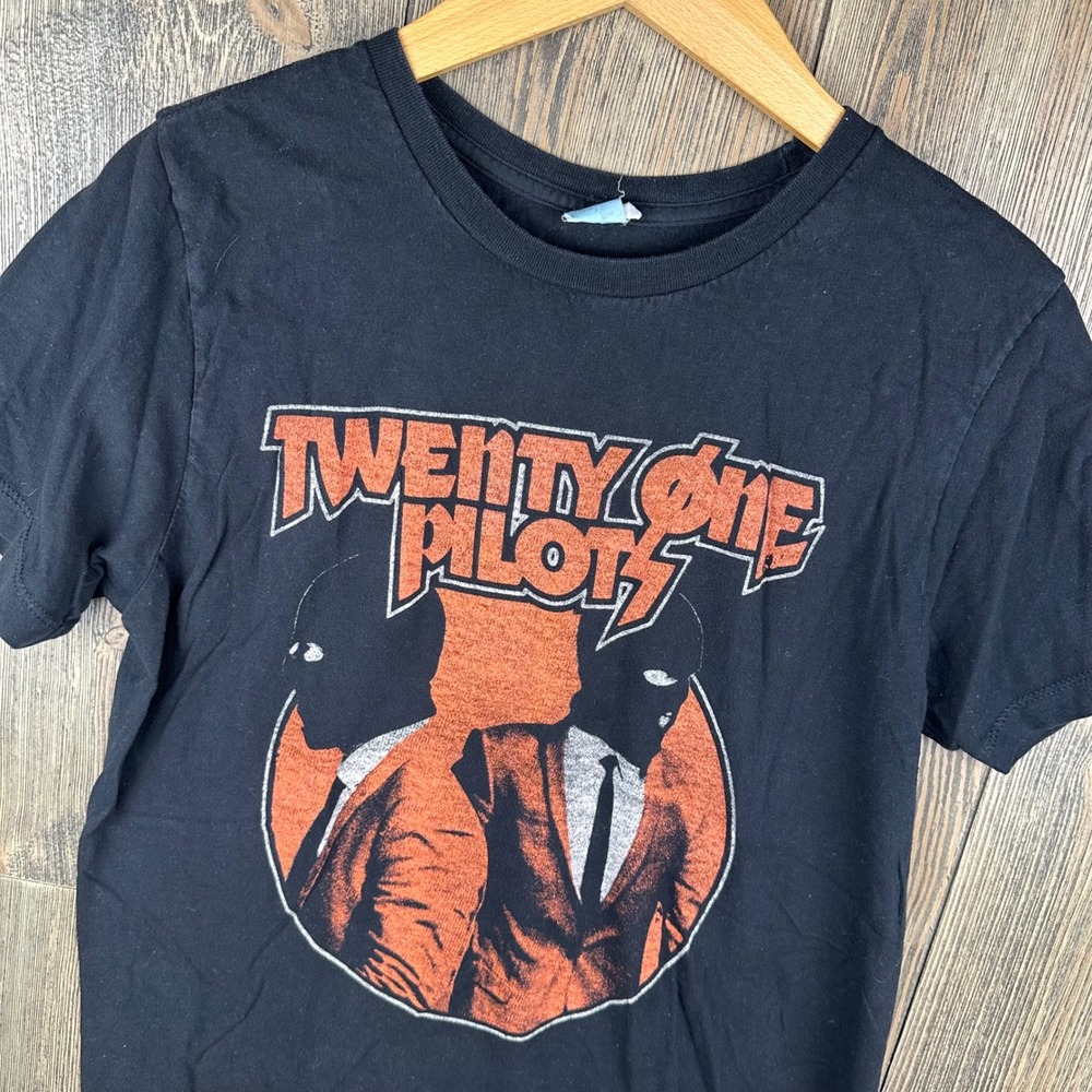 Twenty One Pilots Band Emotional Roadshow Graphic Tee Black T-Shirt Medium
